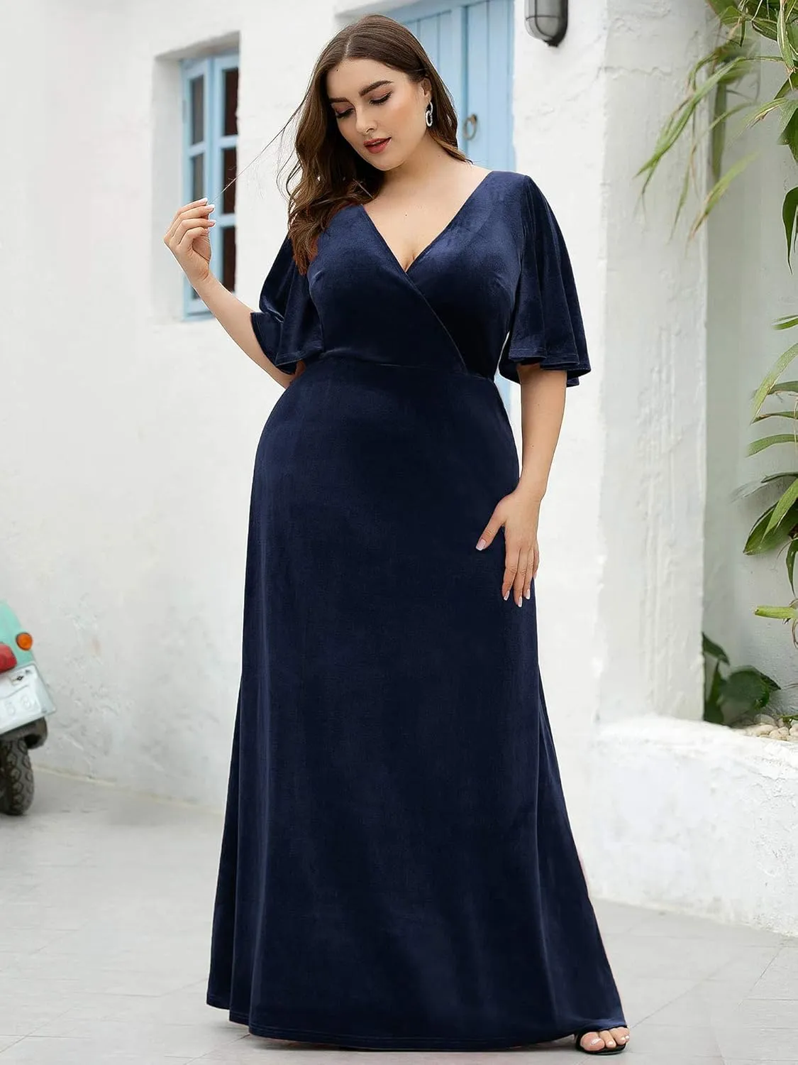 Ever-Pretty Women's Retro V-Neck Ruffles Sleeves A-line Velvet Maxi Winter Plus Size Formal Dress 00861-DA