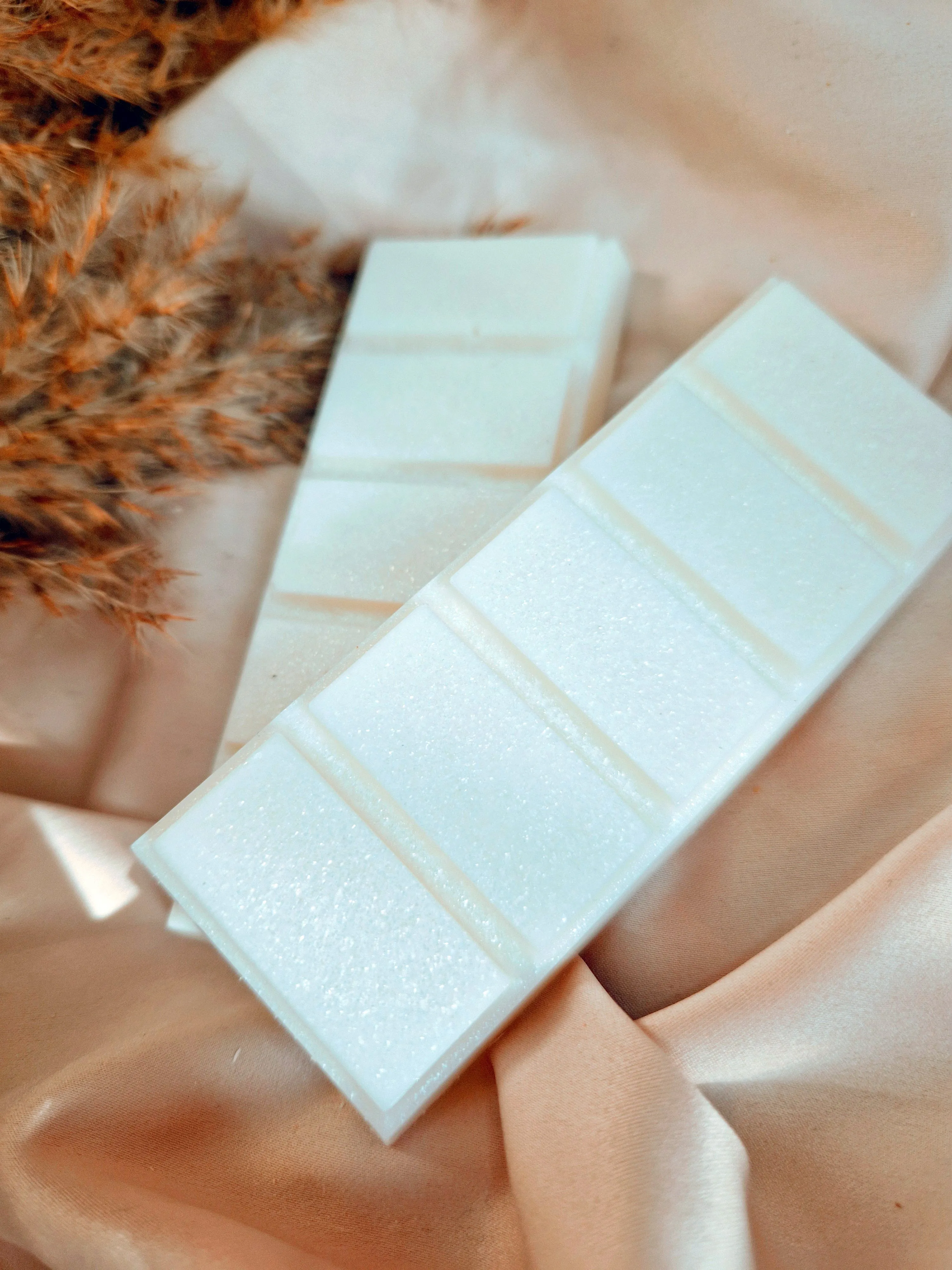 La Vie Est Belle Wax Melt Snap Bar, Luxury Perfume Simmering Granules and Carpet Freshener, Strong Scented Home Wax