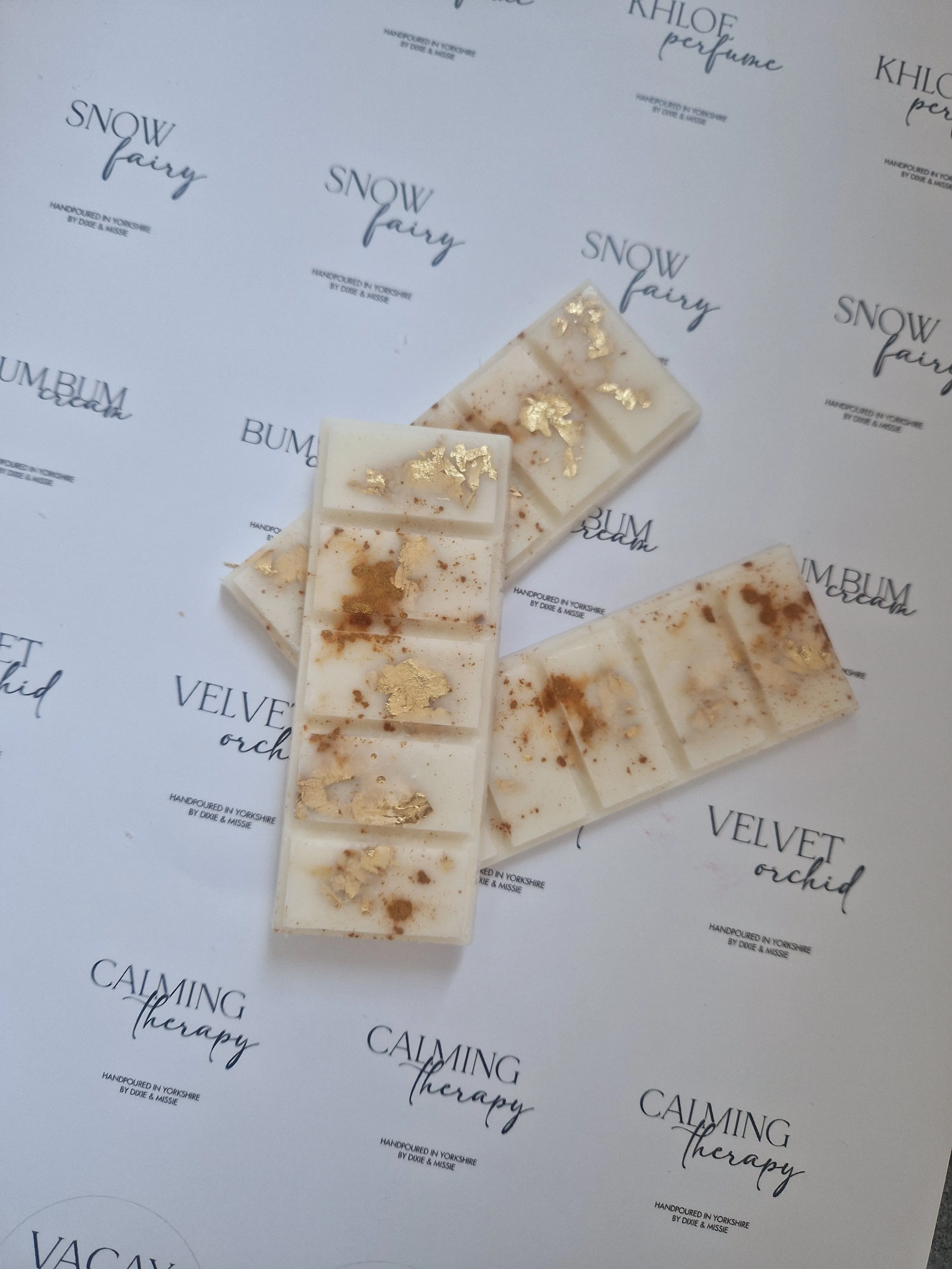 La Vie Est Belle Wax Melt Snap Bar, Luxury Perfume Simmering Granules and Carpet Freshener, Strong Scented Home Wax