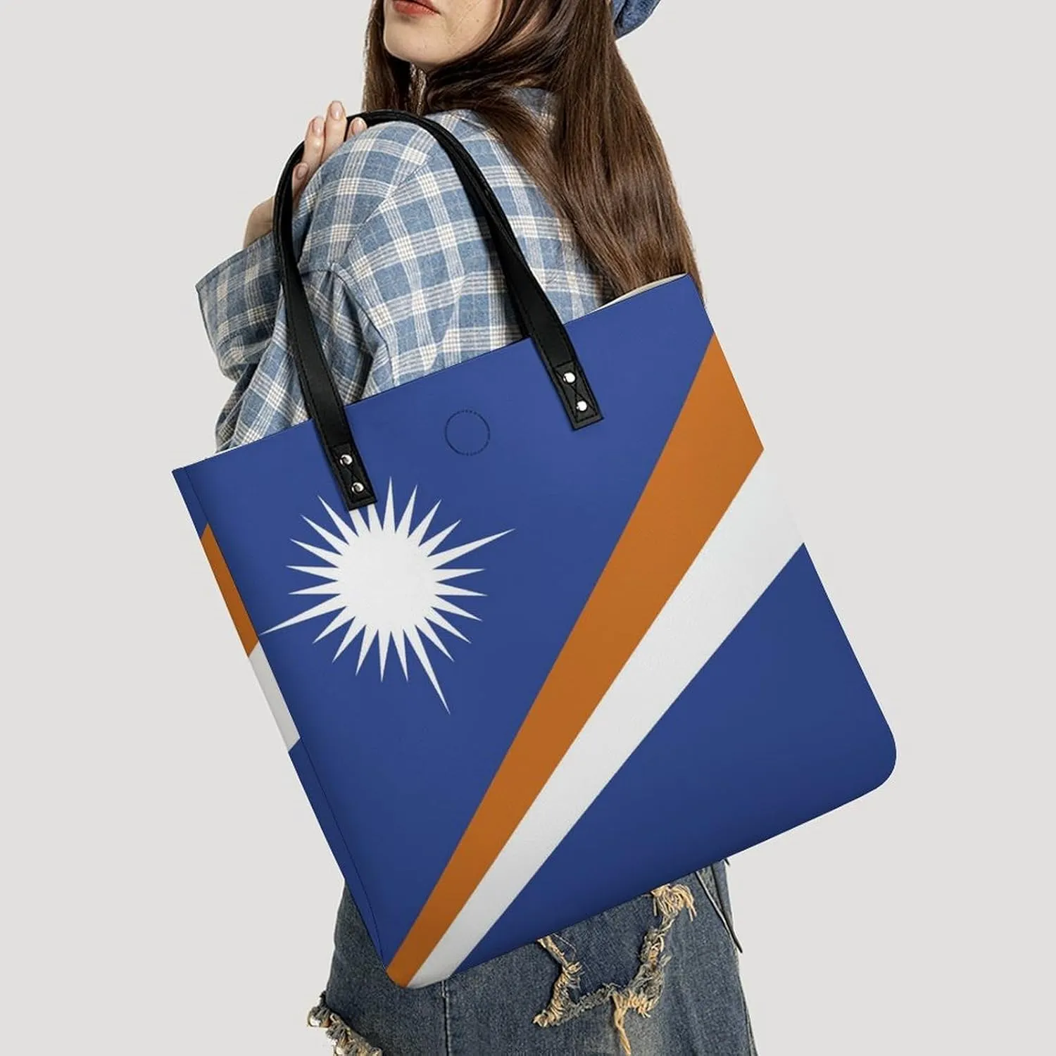 Marshall Lslands Flag Women's Leather Hobo Handbag Stylish Tote for Everyday Essentials