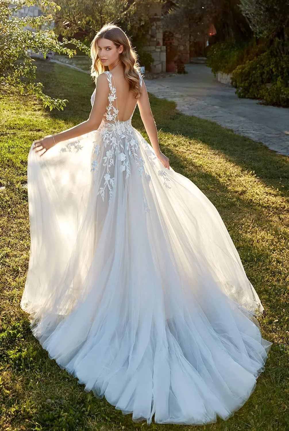 Mermaid Long Sleeve Wedding Dresses for Bride Lace Applique V-Neck Boho Bridal Dress with Train