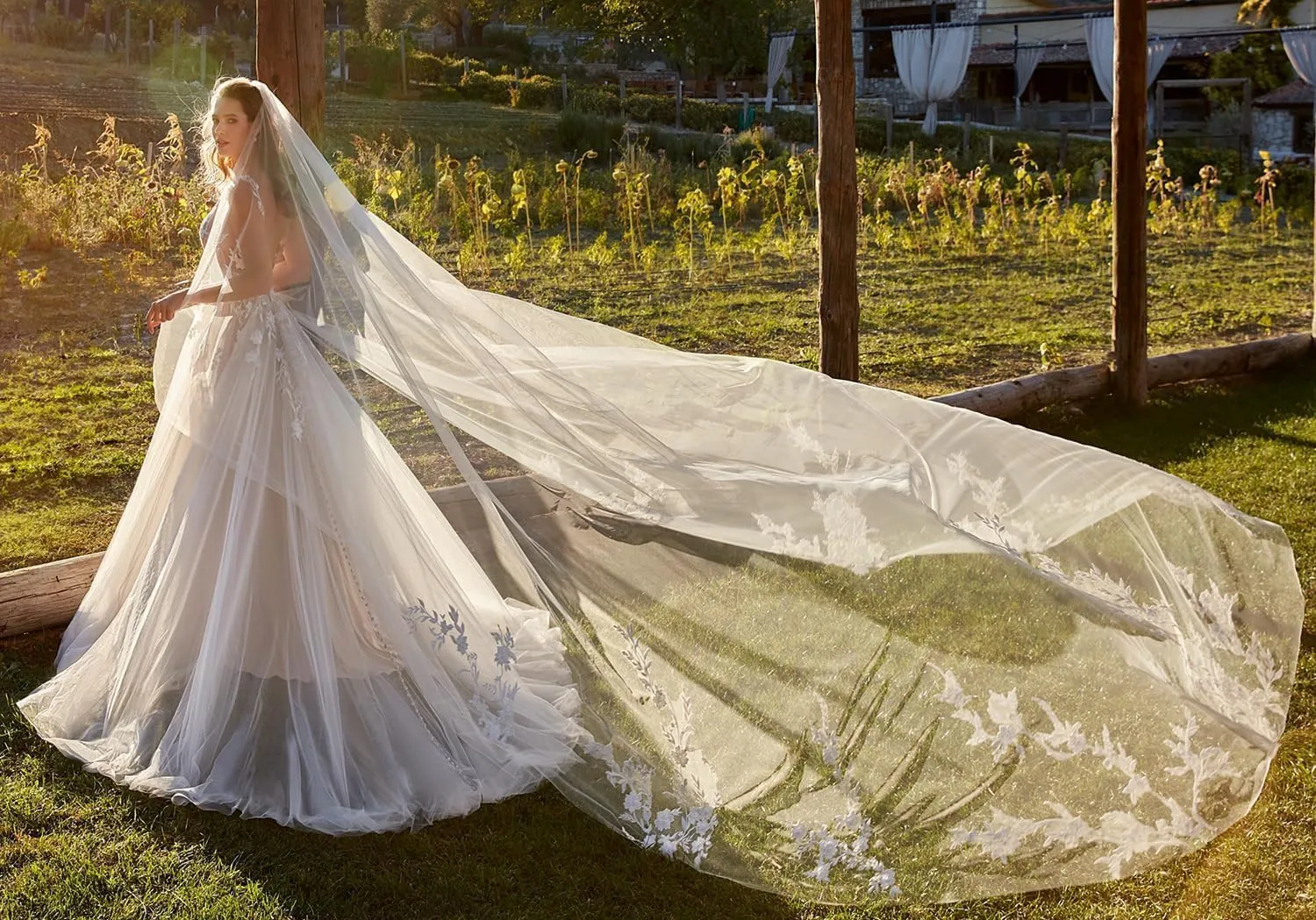 Mermaid Long Sleeve Wedding Dresses for Bride Lace Applique V-Neck Boho Bridal Dress with Train