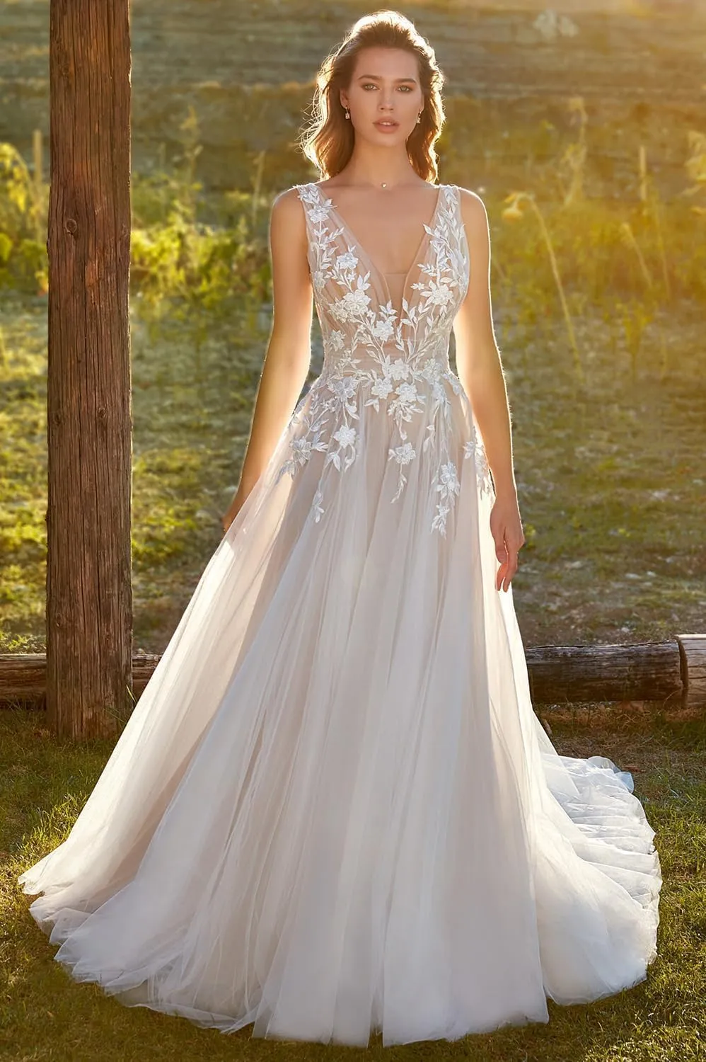 Mermaid Long Sleeve Wedding Dresses for Bride Lace Applique V-Neck Boho Bridal Dress with Train
