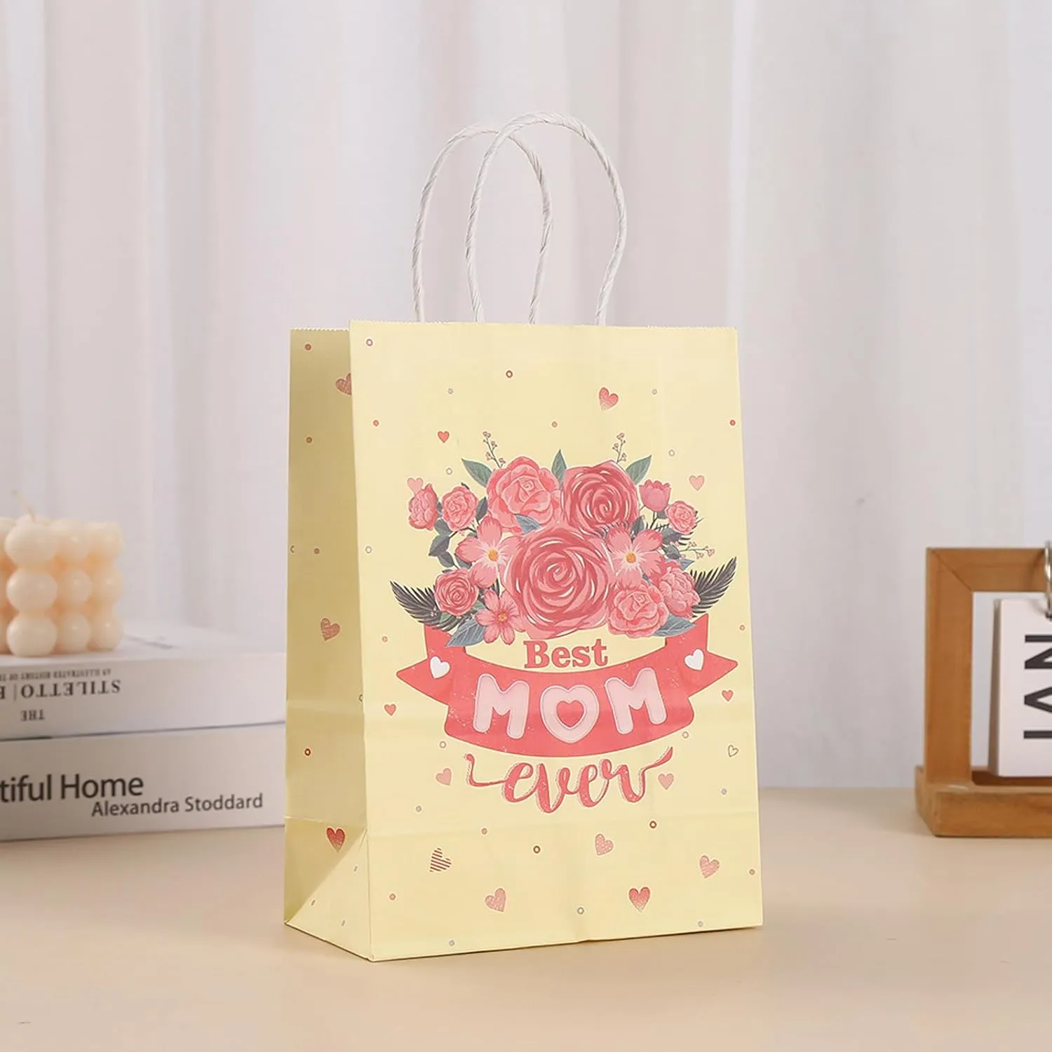 piqiya 24pcs Mother's Day Gift Bags,Kraft Paper Gift Bags with Floral Heart Design,Mother's Day Party Bags,8.2x5.9x3.1 Inches