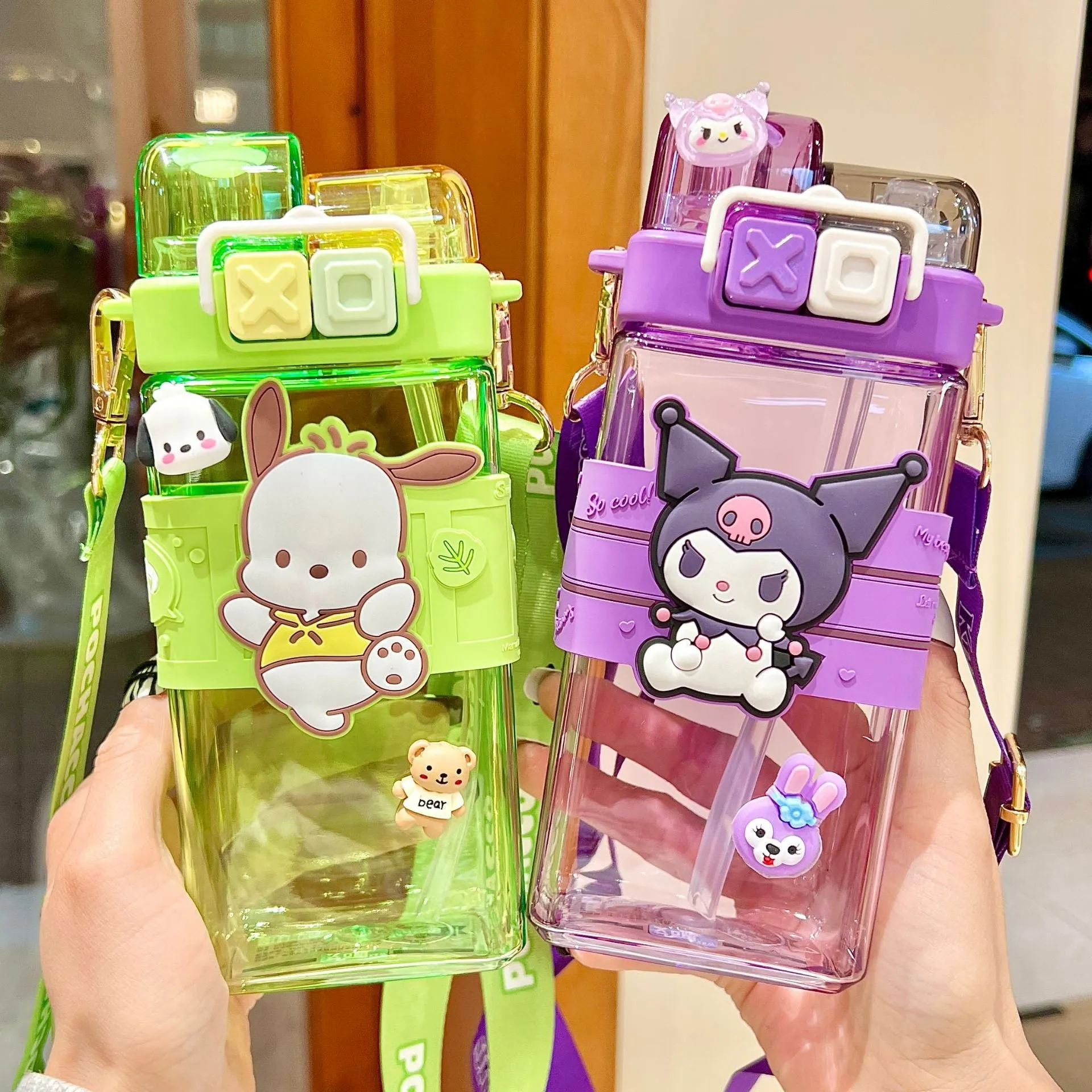 Premium Sanrio Cartoon Water Bottle – 520ML Double Drink Cup – Large Capacity Plastic Bottle for Students – Featuring Melody, Kuromi, Cinnamoroll & Onpompurin Characters – Cute and Functional Drinkware