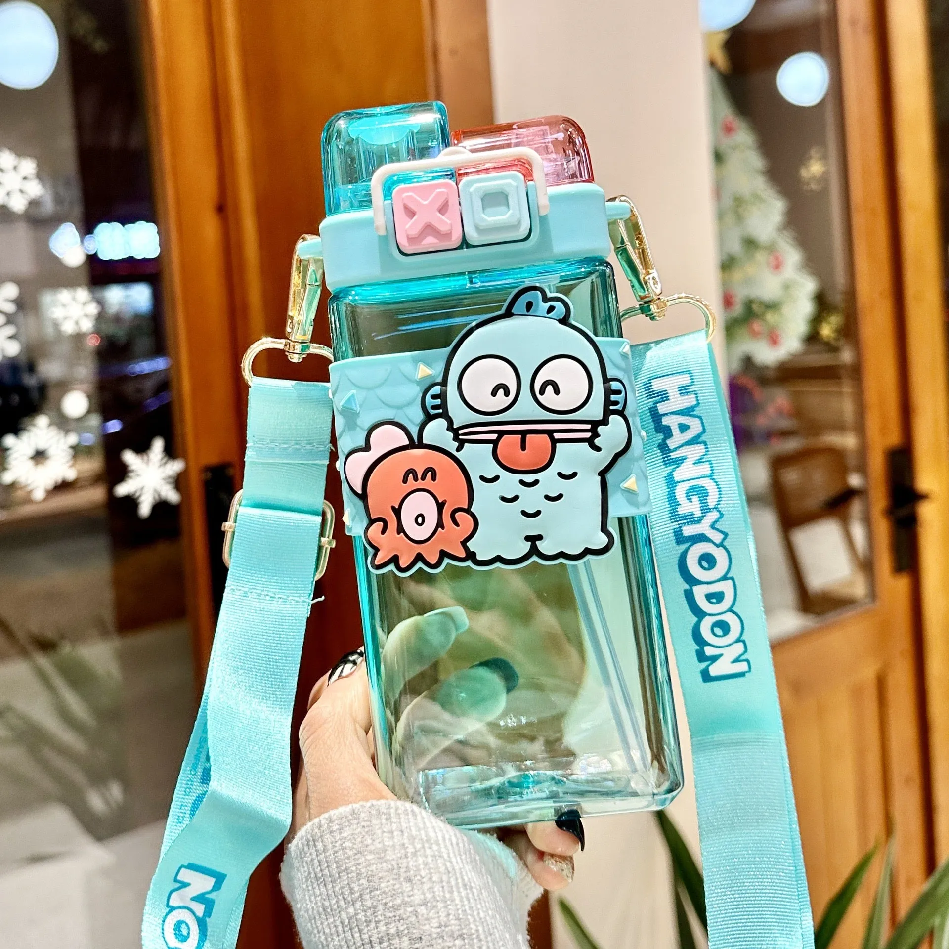 Premium Sanrio Cartoon Water Bottle – 520ML Double Drink Cup – Large Capacity Plastic Bottle for Students – Featuring Melody, Kuromi, Cinnamoroll & Onpompurin Characters – Cute and Functional Drinkware