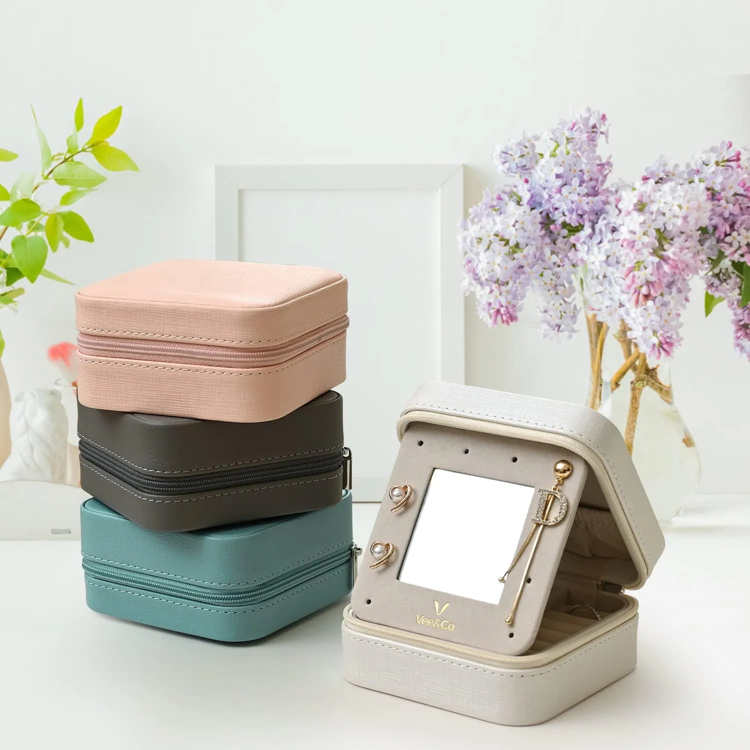 Vee Travel Jewelry Box for Women, Small Jewelry Organizer Travel Portable Jewelry Case Organizer for Earrings Rings Necklaces (4 Pack)