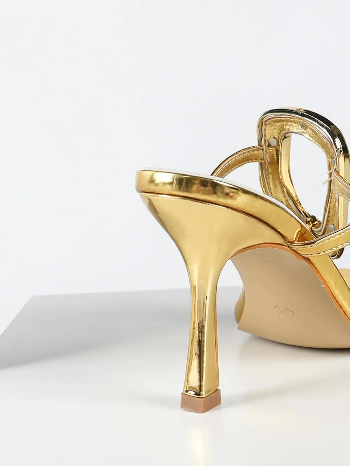 Women's Metallic High Heel Sandals – Elegant Ring-Strap Evening Shoes with Toe-Post Design, Glamorous Stiletto Heels for Galas & Black-Tie Events